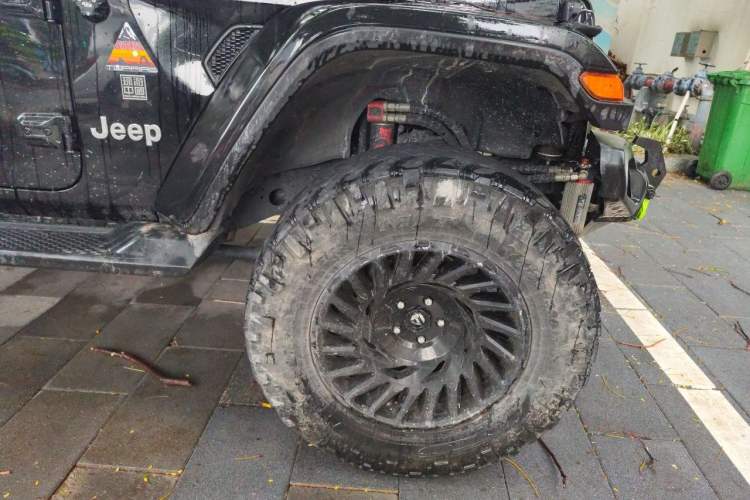 Used Jeep Wrangler 2019 2.0T Sahara Four-Door Version China VI Emission Standard Right Front Wheel Hub