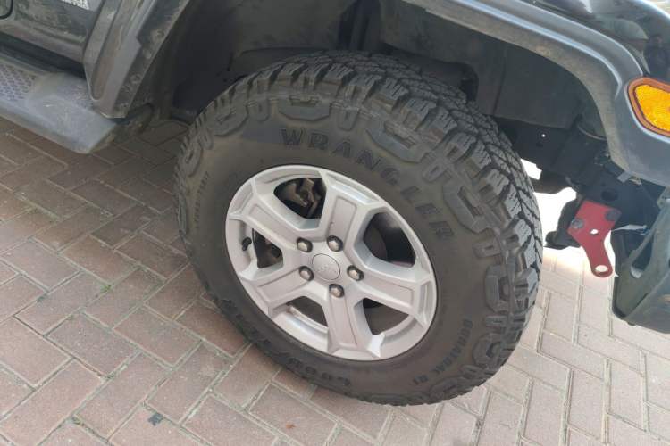 Used Jeep Wrangler 2019 2.0T Sahara Four-Door Version China VI Emission Standard Right Front Wheel Hub
