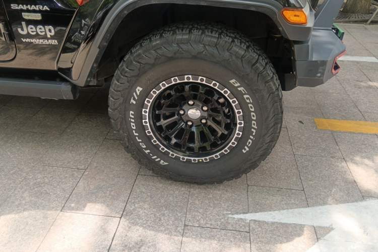 Used Jeep Wrangler 2019 2.0T Sahara 4-Door Version China V Standard Right Front Wheel Hub