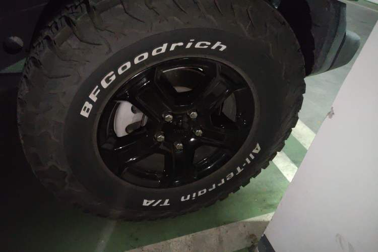 Used Jeep Wrangler 2019 2.0T automatic four-door hardtop parallel imported vehicle Right Front Wheel Hub