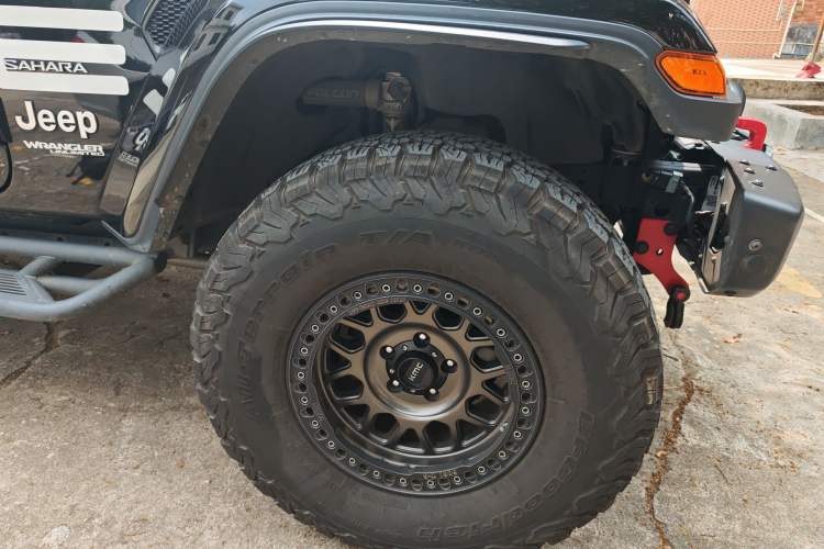Used Jeep Wrangler 2019 2.0T Sahara Four-Door Version China VI Emission Standard Right Front Wheel Hub