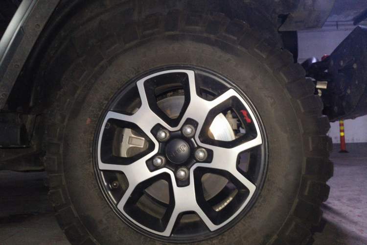 Used Jeep Wrangler 2019 2.0T Rubicon Four-Door Version China V Emission Standard Right Front Wheel Hub