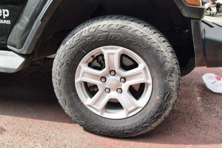 Used Jeep Wrangler 2019 2.0T Sahara Four-Door Electric Convertible China VI Emission Standard Right Front Wheel Hub