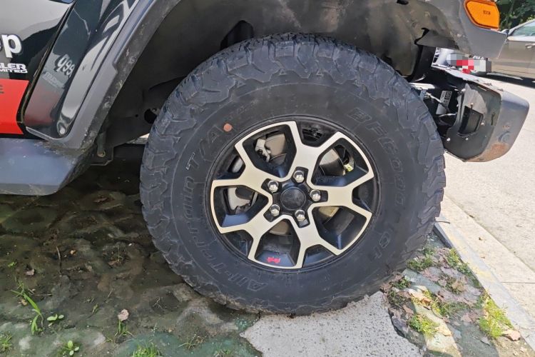 Used Jeep Wrangler 2019 2.0T Sahara Four-Door Version China VI Emission Standard Right Front Wheel Hub
