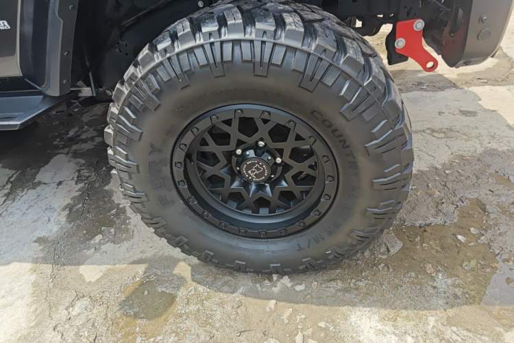 Used Jeep Wrangler 2019 2.0T Sahara Four-Door Version China VI Emission Standard Right Front Wheel Hub