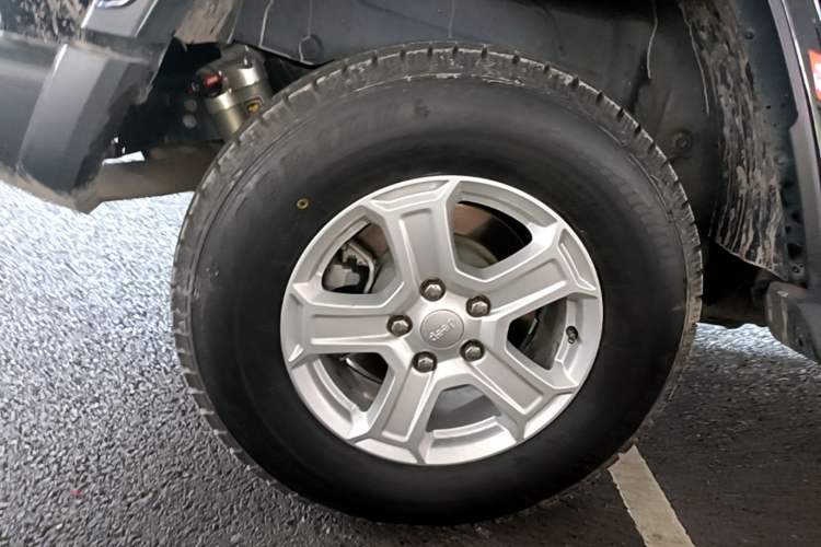 Used Jeep Wrangler 2019 2.0T Sahara Four-Door Version China VI Emission Standard Right Rear Wheel Hub