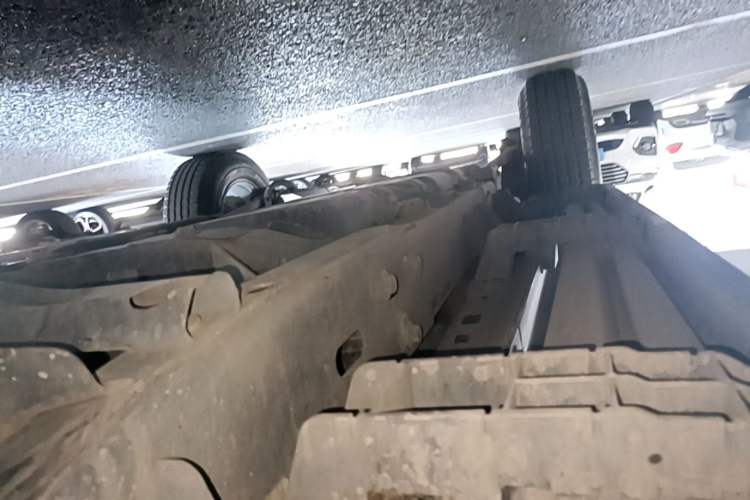 Used Jeep Wrangler 2019 2.0T Sahara Four-Door Version China VI Emission Standard Right Side Sill