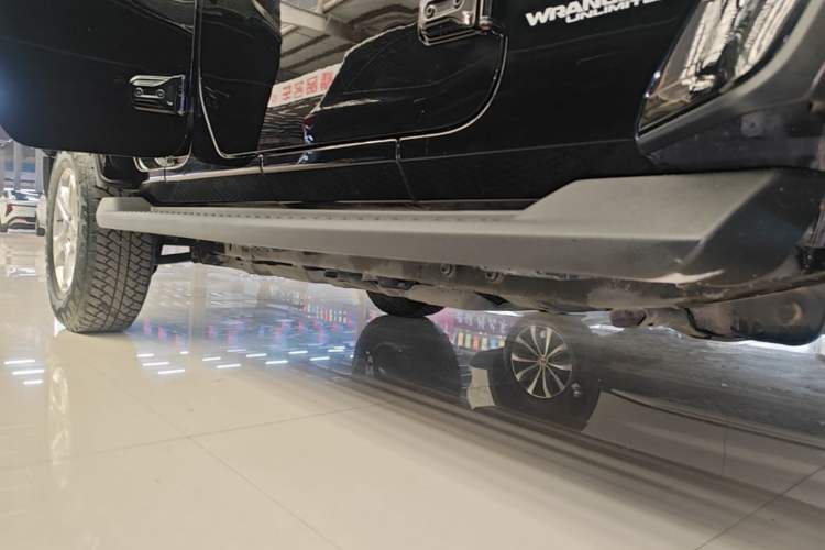 Used Jeep Wrangler 2019 2.0T Sahara Four-Door Version China VI Emission Standard Right Side Sill