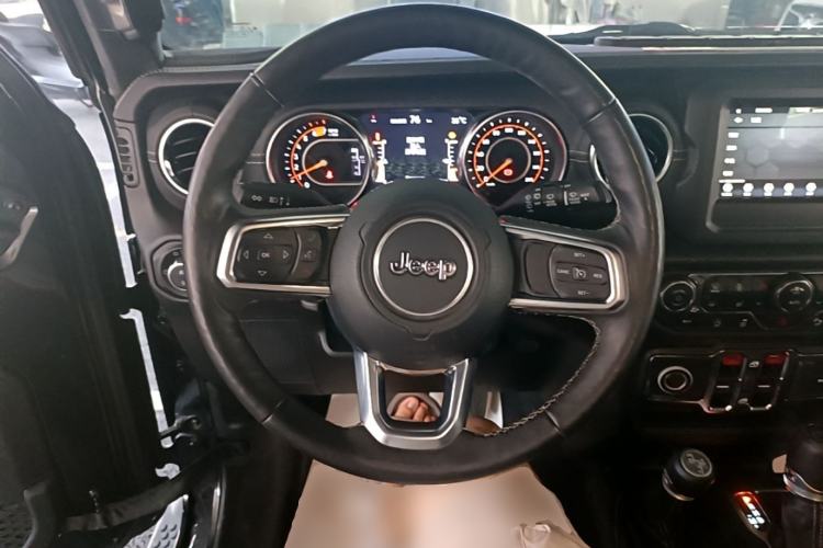 Used Jeep Wrangler 2019 2.0T Sahara Four-Door Version China VI Emission Standard Steering Wheel