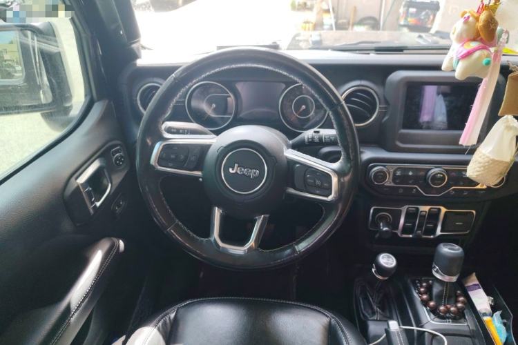 Used Jeep Wrangler 2019 2.0T Sahara Four-Door Version China VI Emission Standard Steering Wheel