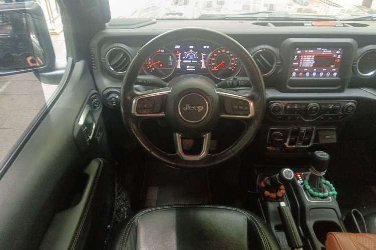 Used Jeep Wrangler 2019 2.0T Sahara 4-Door Version China V Standard Steering Wheel