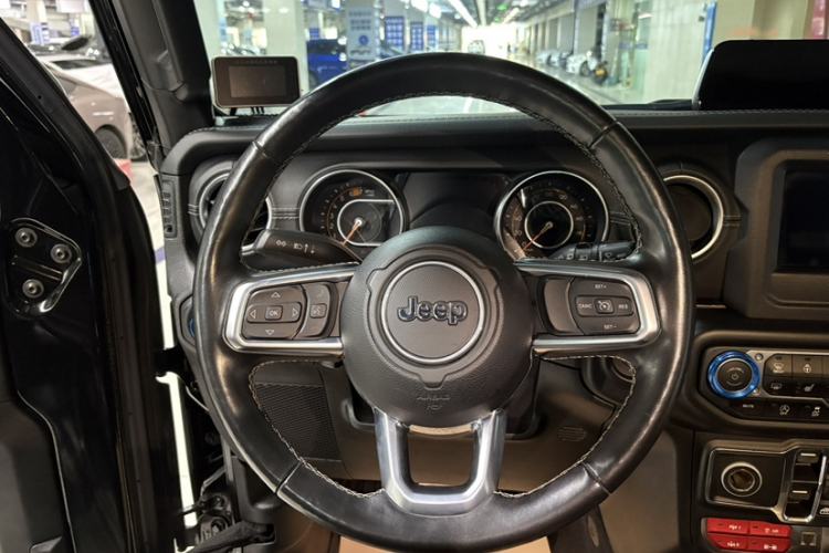 Used Jeep Wrangler 2019 2.0T Sahara Four-Door Version China VI Emission Standard Steering Wheel