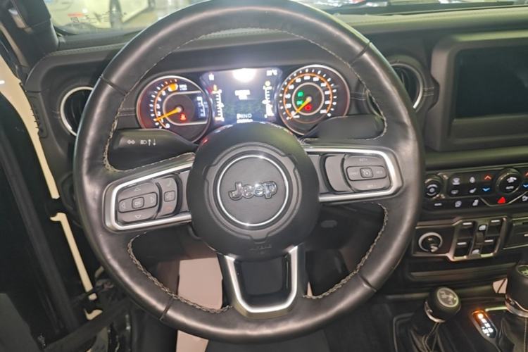 Used Jeep Wrangler 2019 2.0T Sahara Four-Door Version China VI Emission Standard Steering Wheel