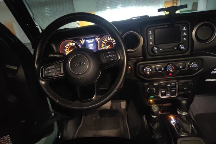 Used Jeep Wrangler 2019 2.0T automatic four-door hardtop parallel imported vehicle Steering Wheel