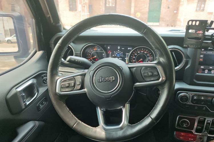 Used Jeep Wrangler 2019 2.0T Sahara Four-Door Version China VI Emission Standard Steering Wheel
