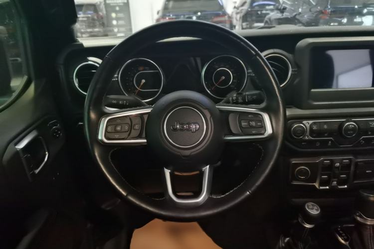 Used Jeep Wrangler 2019 2.0T Sahara Four-Door Version China VI Emission Standard Steering Wheel