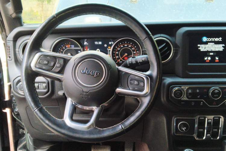 Used Jeep Wrangler 2019 2.0T Sahara Four-Door Electric Convertible China VI Emission Standard Steering Wheel