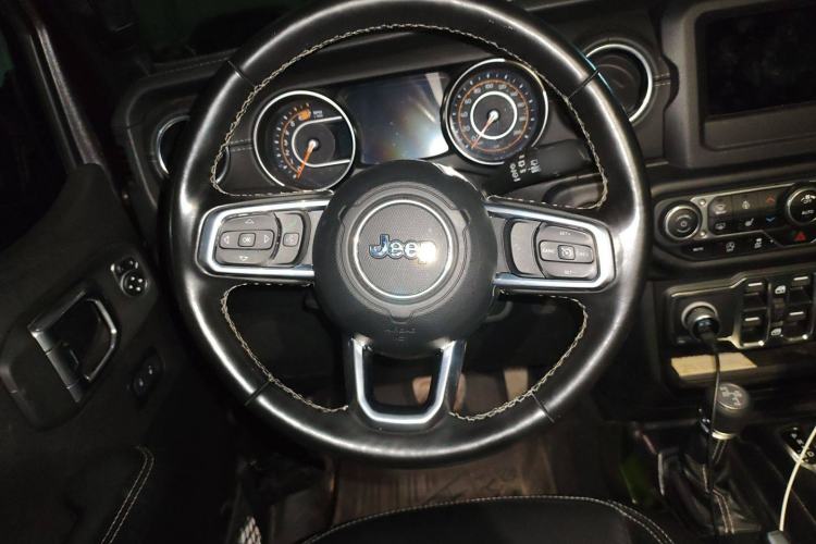 Used Jeep Wrangler 2019 2.0T Sahara Four-Door Electric Convertible China VI Emission Standard Steering Wheel