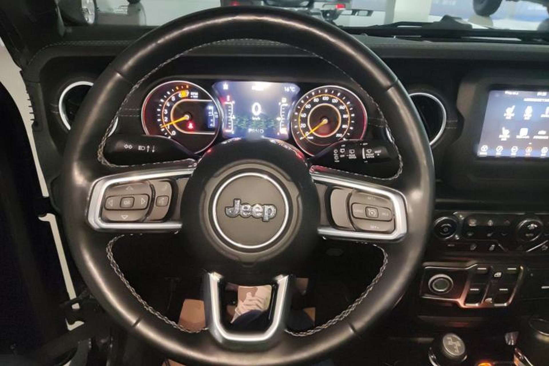Used Jeep Wrangler 2019 2.0T Sahara Four-Door Version China VI Emission Standard Steering Wheel