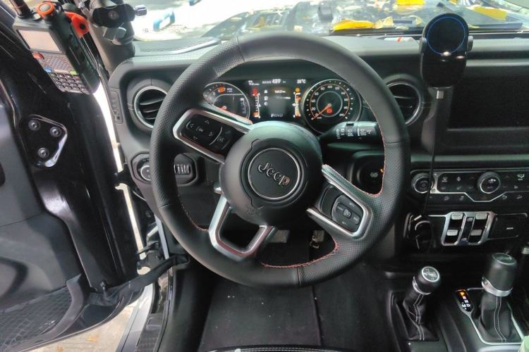 Used Jeep Wrangler 2019 2.0T Sahara 4-Door Version China V Standard Steering Wheel
