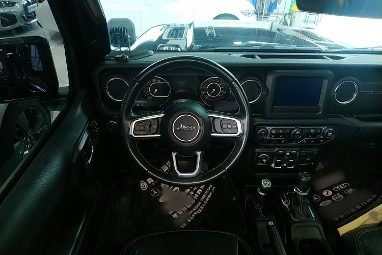 Used Jeep Wrangler 2019 2.0T Sahara Four-Door Version China VI Emission Standard Steering Wheel