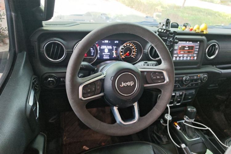Used Jeep Wrangler 2019 2.0T Sahara Four-Door Version China VI Emission Standard Steering Wheel
