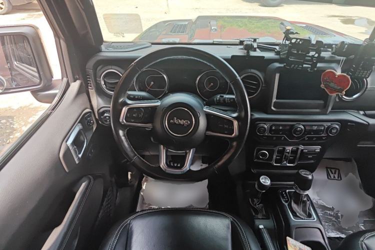 Used Jeep Wrangler 2019 2.0T Sahara Four-Door Version China VI Emission Standard Steering Wheel