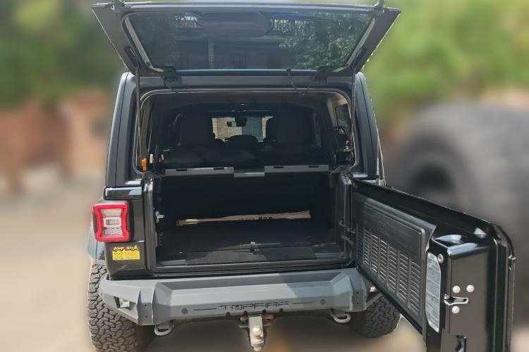 Used Jeep Wrangler 2019 2.0T Sahara Four-Door Version China VI Emission Standard Trunk