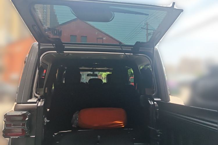Used Jeep Wrangler 2019 2.0T Sahara Four-Door Version China VI Emission Standard Trunk