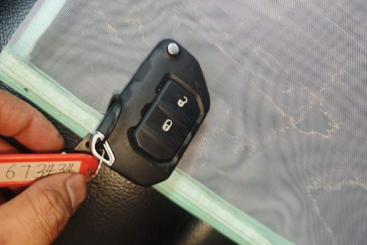 Used Jeep Wrangler 2019 2.0T Sahara 4-Door Version China V Standard Vehicle Key