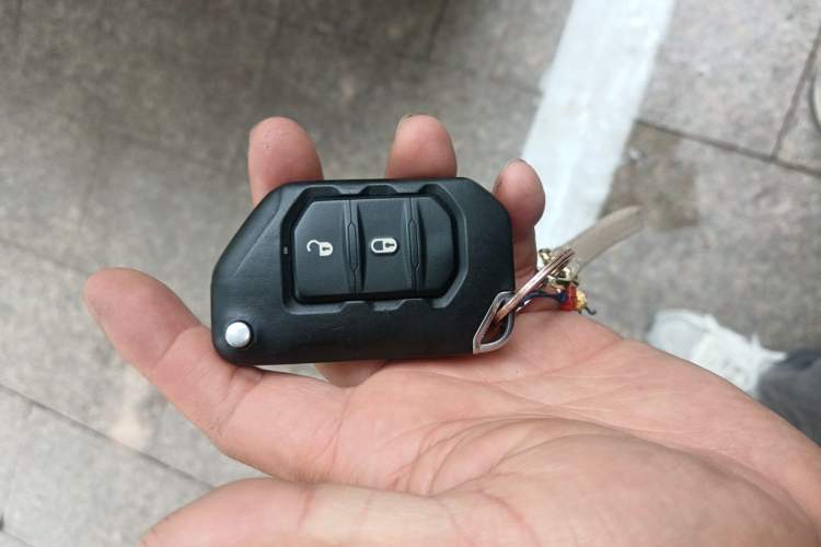Used Jeep Wrangler 2019 2.0T Sahara 4-Door Version China V Standard Vehicle Key