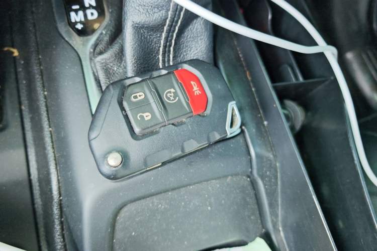 Used Jeep Wrangler 2019 2.0T Sahara Four-Door Version China VI Emission Standard Vehicle Key