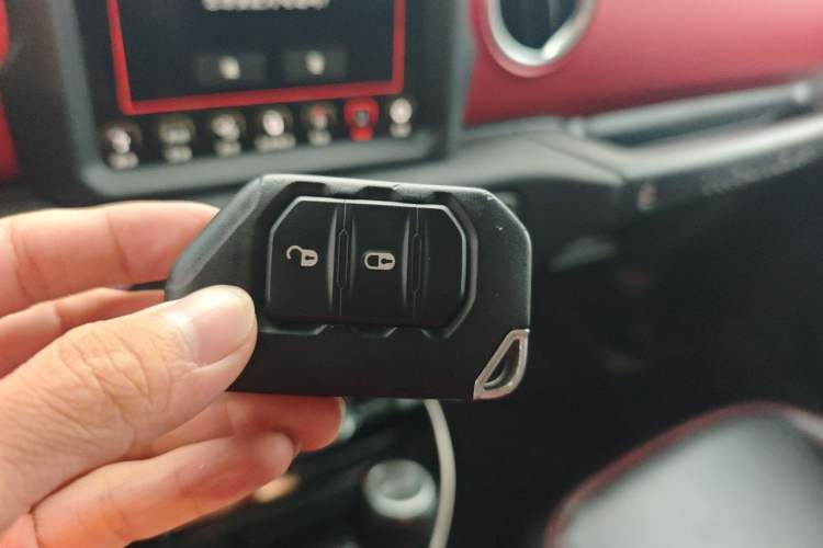 Used Jeep Wrangler 2019 2.0T Rubicon Four-Door Version China VI Emission Standard Vehicle Key