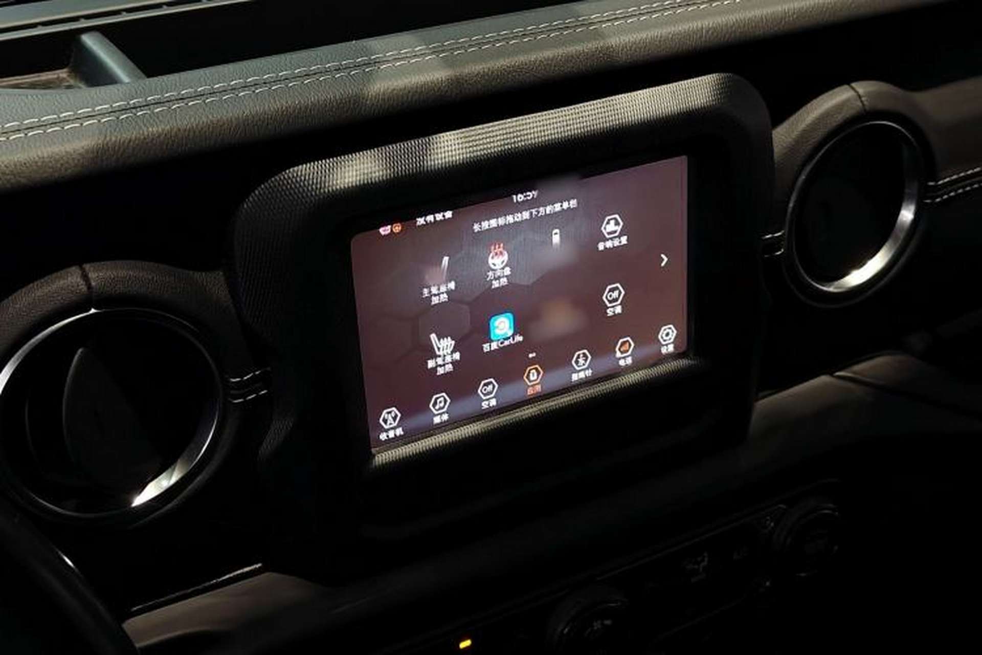 Used Jeep Wrangler 2019 2.0T Sahara Four-Door Brilliant Top Version China VI Emission Standard Audio And AC Panel
