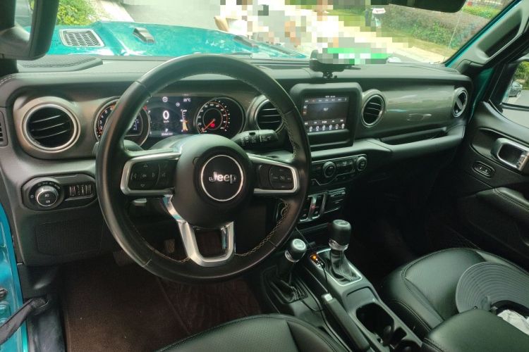 Used Jeep Wrangler 2019 2.0T Sahara Two-Door Version China V Emission Standard Center Console