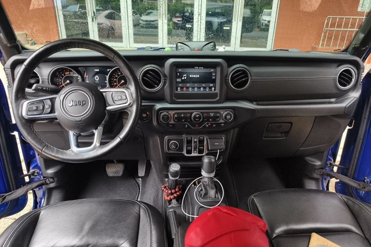 Used Jeep Wrangler 2019 2.0T Sahara Four-Door Version China VI Emission Standard Center Console