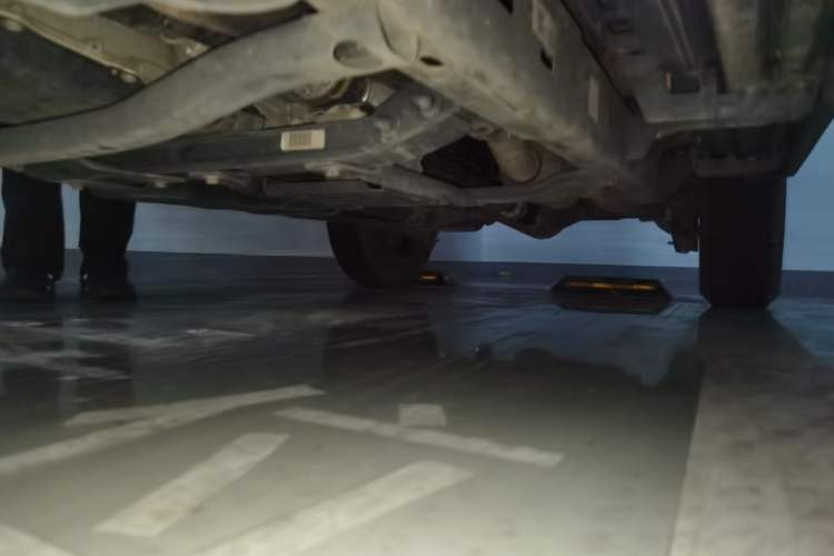Used Jeep Wrangler 2019 2.0T Sahara Four-Door Version China VI Emission Standard Chassis Front Left