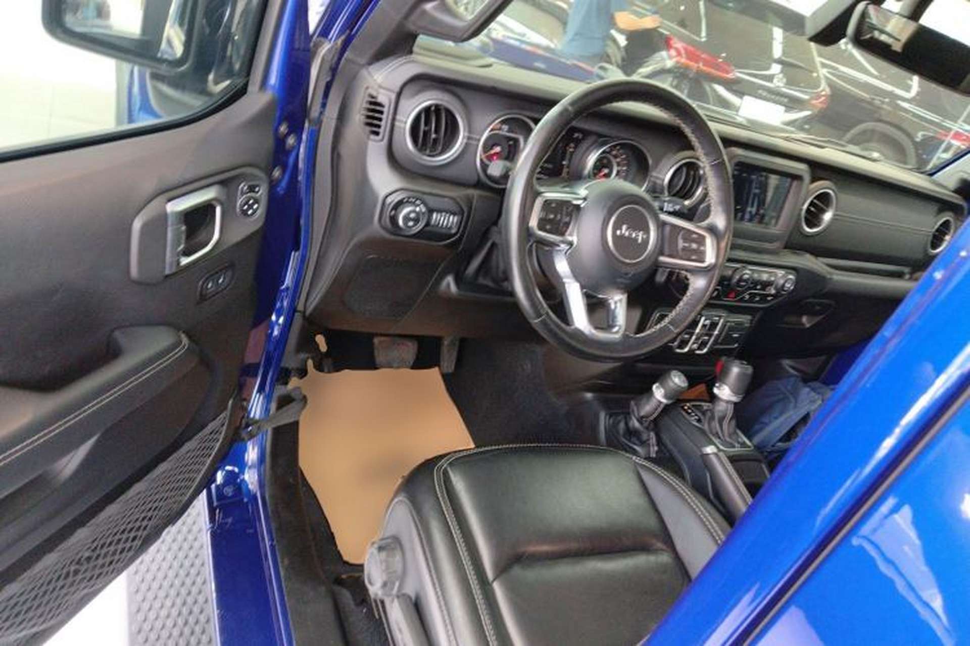 Used Jeep Wrangler 2019 2.0T Sahara Four-Door Brilliant Top Version China VI Emission Standard Driver Seat