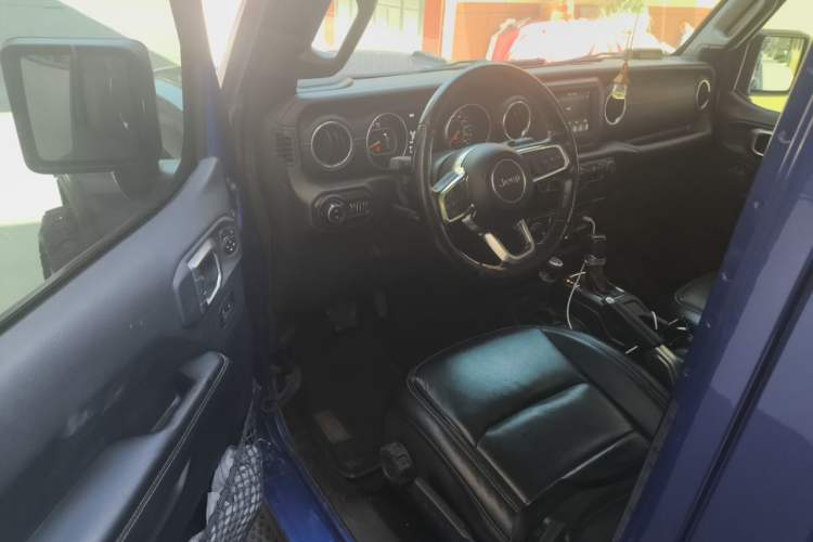 Used Jeep Wrangler 2019 2.0T Sahara Four-Door Version China VI Emission Standard Driver Seat