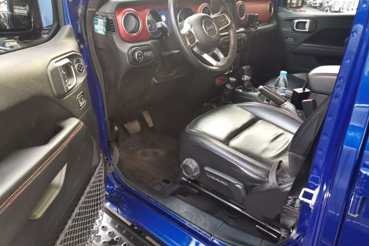 Used Jeep Wrangler 2019 2.0T Rubicon Four-Door Version China VI Emission Standard Driver Seat