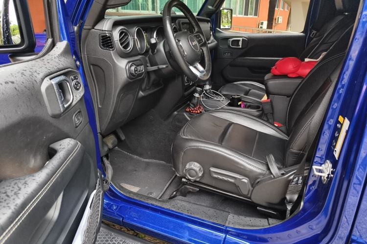 Used Jeep Wrangler 2019 2.0T Sahara Four-Door Version China VI Emission Standard Driver Seat