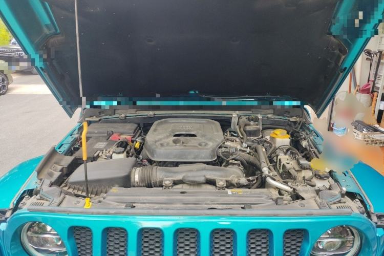 Used Jeep Wrangler 2019 2.0T Sahara Two-Door Version China V Emission Standard Engine Bay