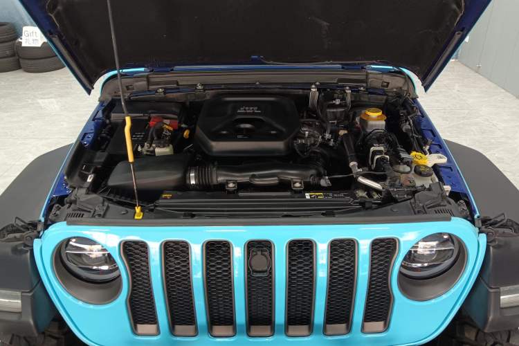 Used Jeep Wrangler 2019 2.0T Rubicon Four-Door Version China VI Emission Standard Engine Bay