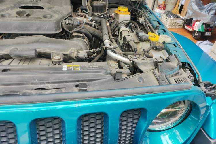 Used Jeep Wrangler 2019 2.0T Sahara Two-Door Version China V Emission Standard Engine Bay Left