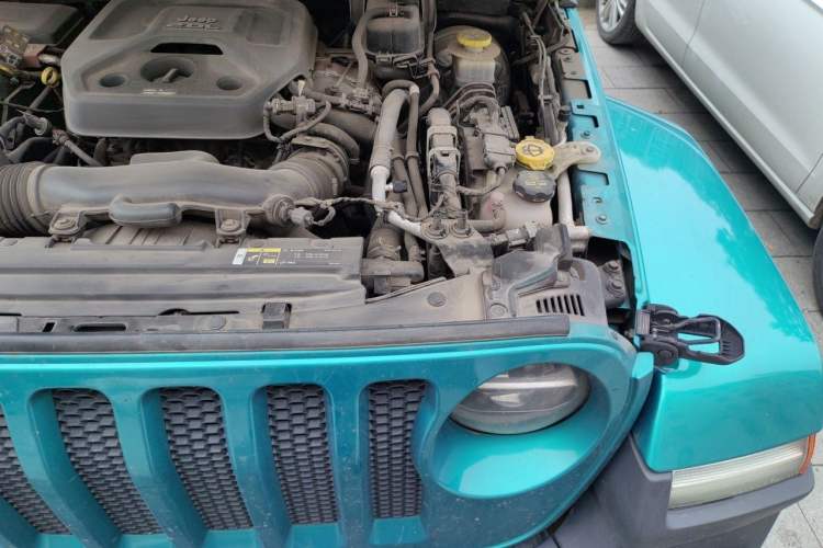 Used Jeep Wrangler 2019 2.0T Sahara 4-Door Version China V Standard Engine Bay Left