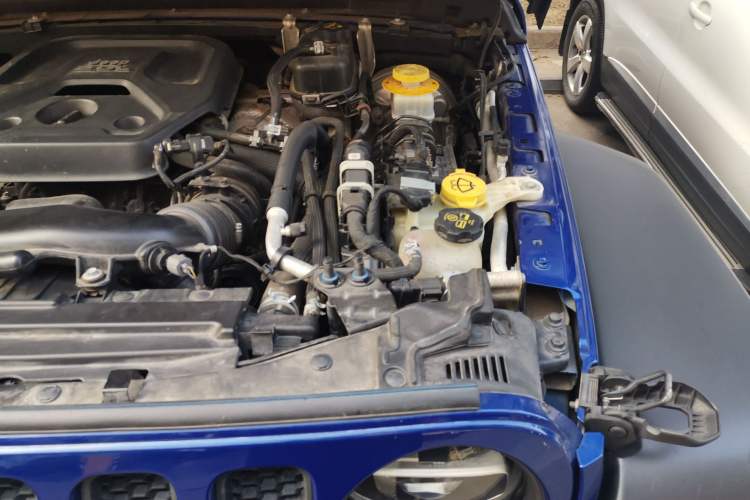 Used Jeep Wrangler 2019 2.0T Rubicon Four-Door Version China VI Emission Standard Engine Bay Left