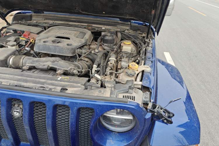 Used Jeep Wrangler 2019 2.0T Sahara 4-Door Version China V Standard Engine Bay Left
