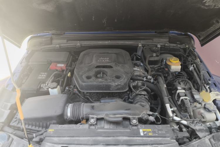 Used Jeep Wrangler 2019 2.0T Sahara Four-Door Version China VI Emission Standard Engine Bay