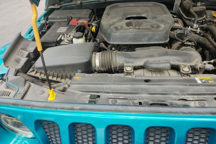 Used Jeep Wrangler 2019 2.0T Sahara Two-Door Version China V Emission Standard Engine Bay Right