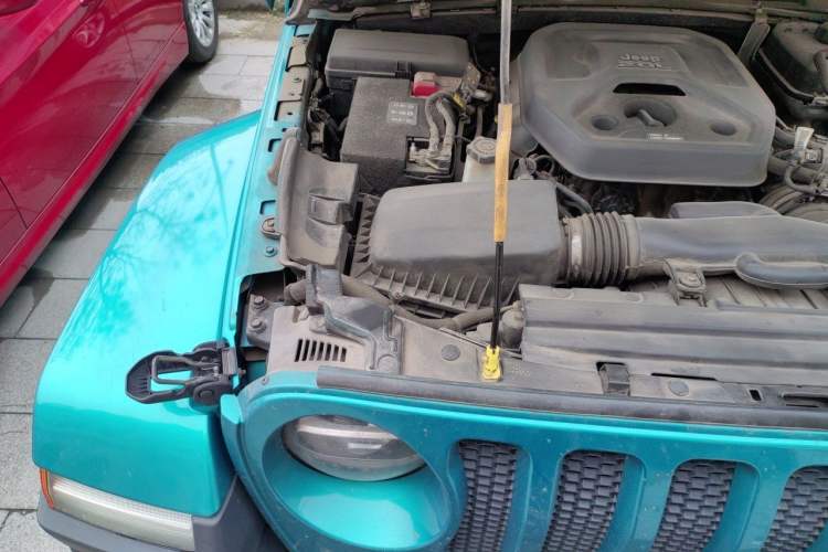 Used Jeep Wrangler 2019 2.0T Sahara 4-Door Version China V Standard Engine Bay Right